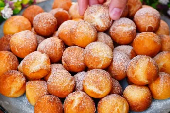 دونات های ۵ دقیقه ای با نصف قوطی شیرعسلی | میان وعده ای سریع و اعتیادآور