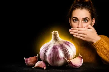 نگران بوی بد سیر نباش! بعد از خوردن سیر فقط این یک کار را انجام بده!