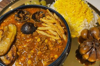 طرز تهیه قیمه رشتی با گوشت چرخ کرده ؛ متفاوت ترین قیمه ای که تا حالا خوردید!