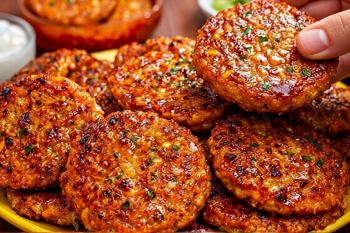 طرز تهیه کتلت بادمجان و سیب زمینی؛ یک غذای اقتصادی و فوق العاده خوشمزه