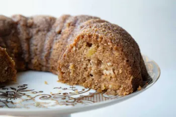 طرز تهیه کیک نسکافه و گردو به ساده ترین روش