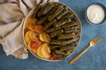 طرز تهیه دلمه با شیره انگور، یک غذای سنتی و خوشمزه ایرانی