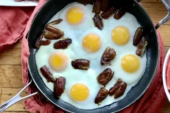 روش تهیه املت خرما یک صبحانه یا عصرانه مقوی
