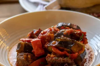 طرز تهیه خوراک گوشت و بادمجان به روش سنتی