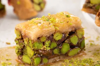 طرز تهیه شیرینی قرابیه پسته، دسر خوشمزه و محبوب