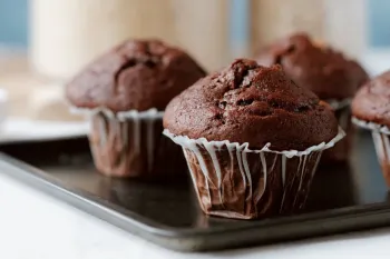 طرز تهیه مافین شکلاتی رژیمی خوشمزه و پفکی