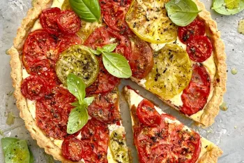 طرز تهیه تارت گوجه فرنگی با پنیر، یک پیش غذای خوشمزه و رنگارنگ