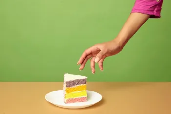 ۳ مدل کیک رژیمی و کم کالری برای لذت شیرینی بدون نگرانی
