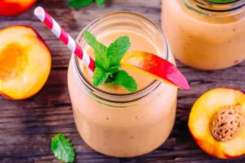 طرز تهیه اسموتی شلیل با چند طعم مختلف