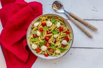 طرز تهیه پاستای گوجه گیلاسی خوشمزه و ساده