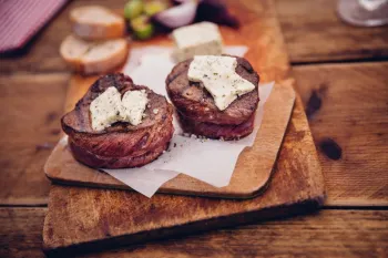 طرز تهیه استیک فیله مینیون خوشمزه در خانه