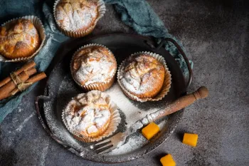 طرز تهیه کاپ کیک خرمالو ساده و خوشمزه مرحله به مرحله