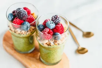 چگونه یک اسموتی خوشمزه با میوه یخ زده درست کنیم؟