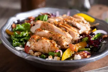 طرز تهیه سالاد فیله مرغ، یک وعده غذایی سالم و خوشمزه