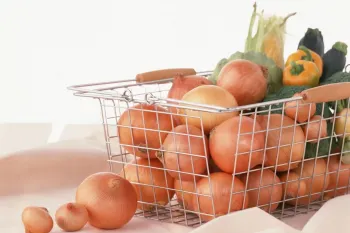 نگهداری پیاز در یخچال، مفید یا مضر؟