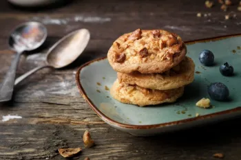 طرز تهیه کوکی آجیلی، یه بمب انرژی که حسابی شارژتون می کنه !