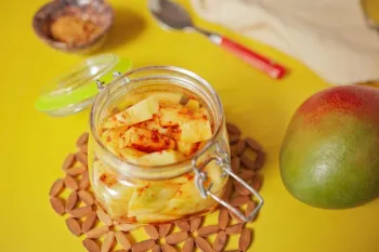 سه روش ساده برای تهیه ترشی انبه