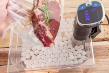 سووید (Sous Vide) چیست؟ راهنمای کامل آشپزی با روش حرارت دقیق