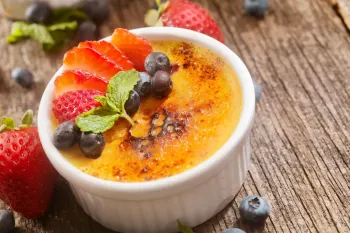 طرز تهیه کرم کاتالانا دسر اسپانیایی خوش طعم و لطیف