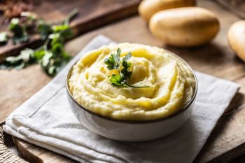 طرز تهیه پوره سیب زمینی با سیر تنوری، یک دورچین حرفه ای و خوشمزه