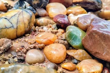 آشنایی با ضرب المثل های سنگ در فرهنگ فارسی و معانی آنها