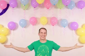 نحوه چسباندن بادکنک به دیوار و سقف برای تزئین جشن ها !