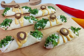 طرز تهیه خوشمزه ترین فینگرفود با نان تست و پنیر خامه ای برای مهمانی ها !