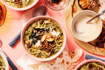 طرز تهیه آش رشته خوشمزه و خوش رنگ و لعاب !