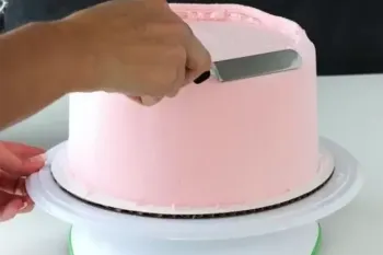 چگونه کیک تولد را خامه کشی کنیم ؟