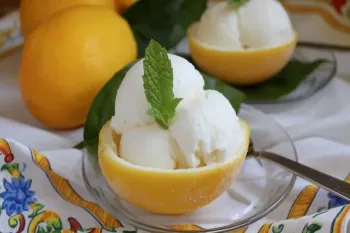 طرز تهیه 2 مدل بستنی لیمویی، بسیار خوشمزه و بینظیر !