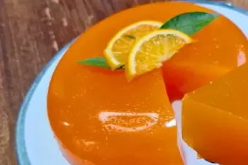 طرز تهیه ژله پرتقالی با آب پرتقال تازه با تمام نکات / ژله پرتقالی بدون قالب