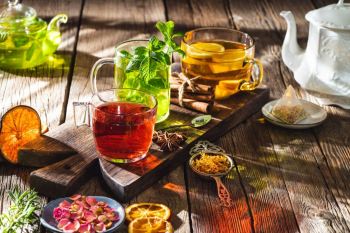 معرفی ۸ دمنوش معجزه گر برای دفع سریع سنگ کلیه + طرز تهیه
