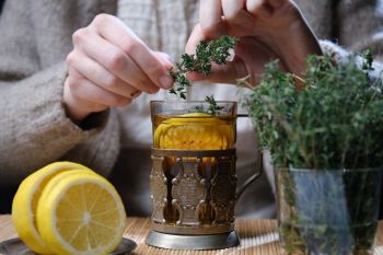 با این ۶ دمنوش، تپش قلب و استرس را برای همیشه فراموش کنید !