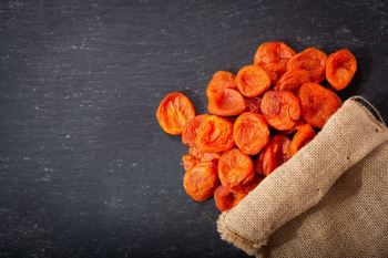 بررسی علمی خواص و مضرات برگه زردآلو و تأثیر آن بر سلامت بدن