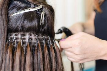 اکستنشن مو چیست؟ راهنمای کامل + انواع، مزایا و معایب