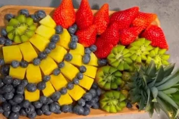 ۱۰ ایده تزیین سینی با میوه های تابستانی / طرز چیدن سینی مهمانی