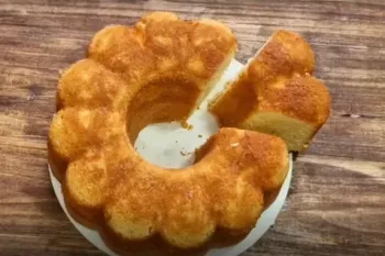 طرز تهیه کیک شیر داغ با پف زیاد / دستور پخت کیک خانگی خوشمزه