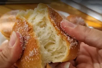 تهیه پیراشکی تپلی؛ خوشمزه تر از بازاری