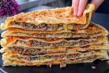 طرز تهیه پیراشکی گوشت با خمیر آرد و آب؛ نرم، خوشمزه و متفاوت