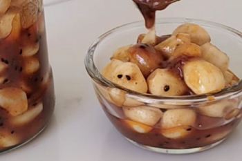طرز تهیه ترشی سیر با رب گوجه؛ ترشی عربی خوشمزه و فوری