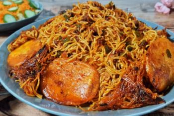 طرز تهیه ماکارونی با گوشت؛ خوش عطر و خوشرنگ با ته دیگ سیب زمینی