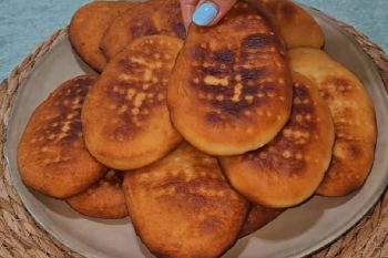 طرز تهیه نان بدون فر با ۱ تخم مرغ؛ نانی نرم و خوشمزه برای صبحانه و عصرانه