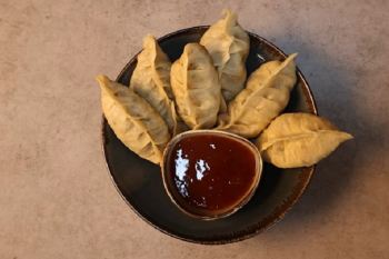 طرز تهیه دامپلینگ خانگی؛ آموزش خمیر، مواد میانی و پخت
