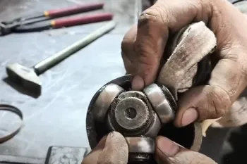 نحوه تعویض پلوس پراید با نکات مهم / چگونه پلوس پراید را تعویض کنیم