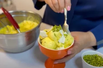 طرز تهیه بستنی سنتی با ثعلب / بستنی زعفرانی خانگی خوشمزه