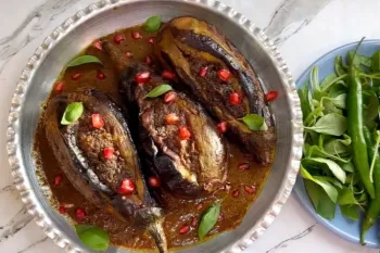 تهیه بادمجان شکم پر شمالی / مراحل تهیه یک غذای شمالی خوشمزه