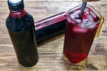 تهیه شربت شاه توت به شکلی آسان / شربت شاه توت را اینجوری درست کنید