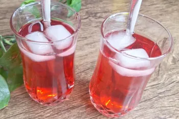 شربت گیلاس را با این روش درست کنید / شربت گیلاس یک خوشمزه تابستانی