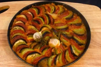 تهیه راتاتویی خوشمزه / غذای خوشمزه با بادمجان و گوجه