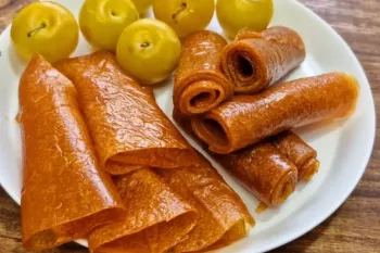 تهیه لواشک آلو زرد خانگی و طبیعی / لواشک با طعمی واقعی